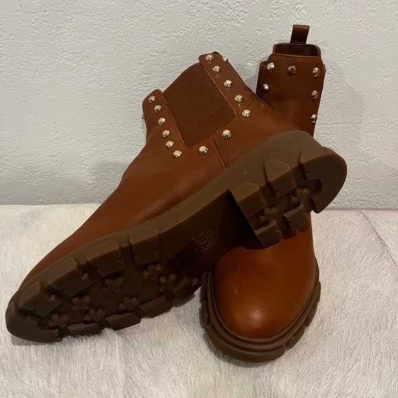 New! MICHAEL Michael Kors Ridley Studded Leather Gore Lug Sole Booties -8 - Picture 3 of 7